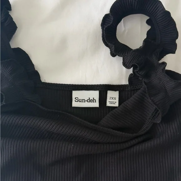 Aritzia Crop Ruffled Top - Picture 3 of 3